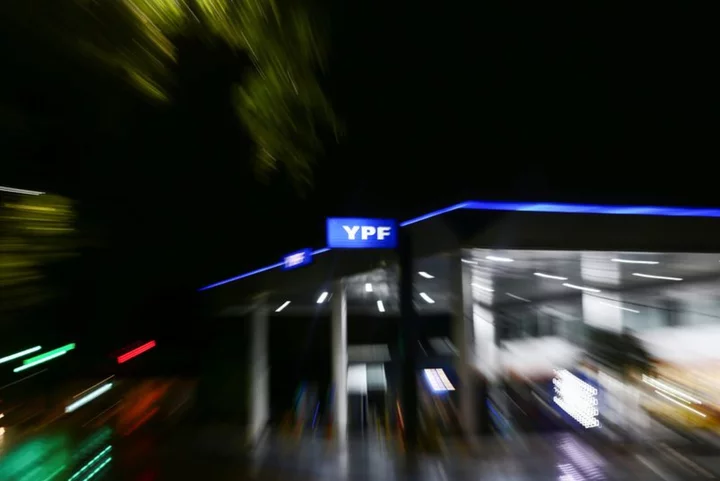 Argentina urges US judge to put $16.1 billion YPF judgment on hold