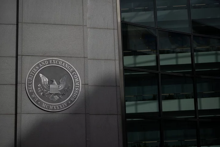 BlackRock, Invesco Bitcoin ETF Applications Again Delayed by SEC