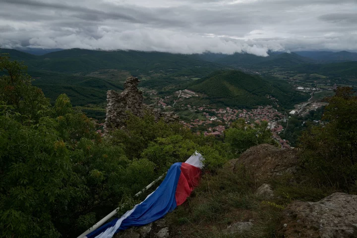 Kosovo Serbs Clash With Police, Belgrade Puts Army on Alert