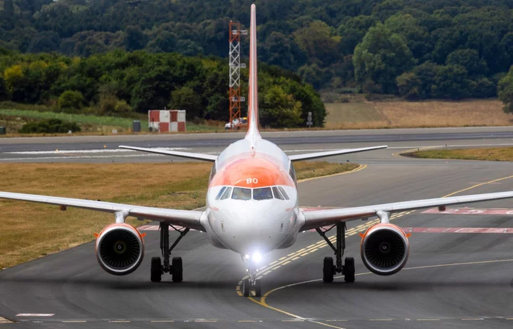 EasyJet Beats Estimates; Sees Strong Momentum Despite Strike