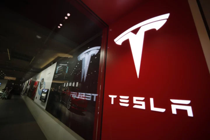 Tesla directors to return more than $735 million to company to settle suit challenging compensation