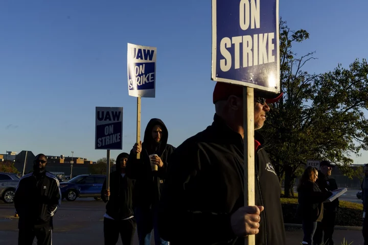 UAW and General Motors Inch Toward Tentative Deal, Union Negotiator Says