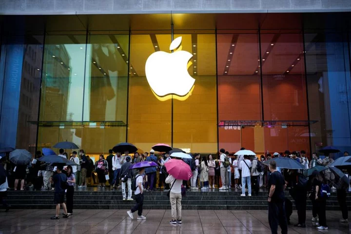 Apple's flagship Shanghai store buzzes as iPhone 15 goes on sale