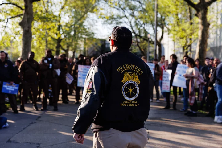 Teamsters Chief Takes Aim at Amazon After UPS Contract Win