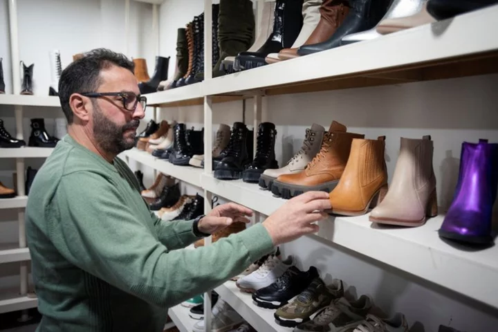 Argentine shoemakers and tailors buckle under 109% inflation