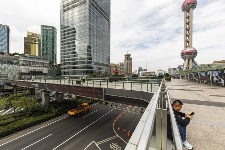 Chinese Stocks Stage Late Recovery After State Buying Report