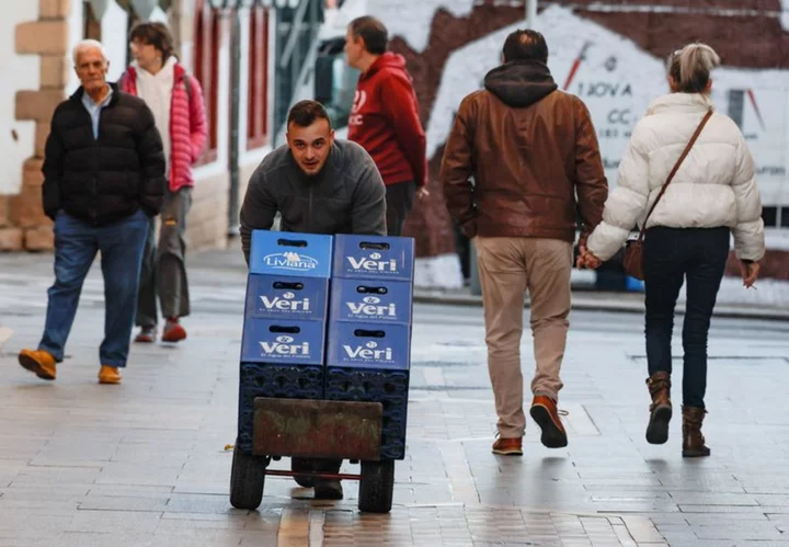 Spain's unemployment rate falls to 15-year low of 11.60% in Q2