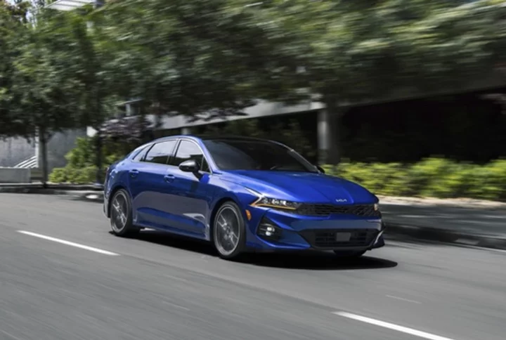 Edmunds compares: 2023 Honda Accord vs. 2023 Kia K5