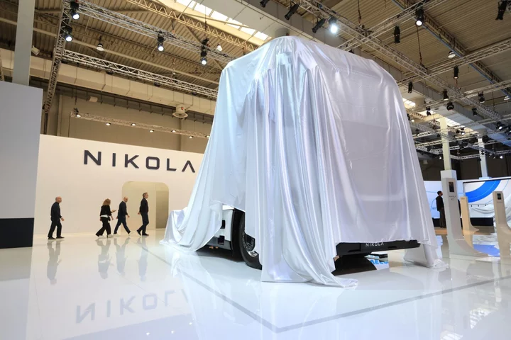 Nikola Falls on Warning of Risk to 2023 EV Delivery Guidance