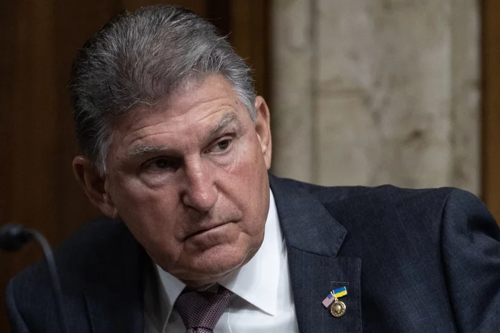 Manchin Vows to Block Biden’s EPA Nominees on Power Plant ‘Overreach’