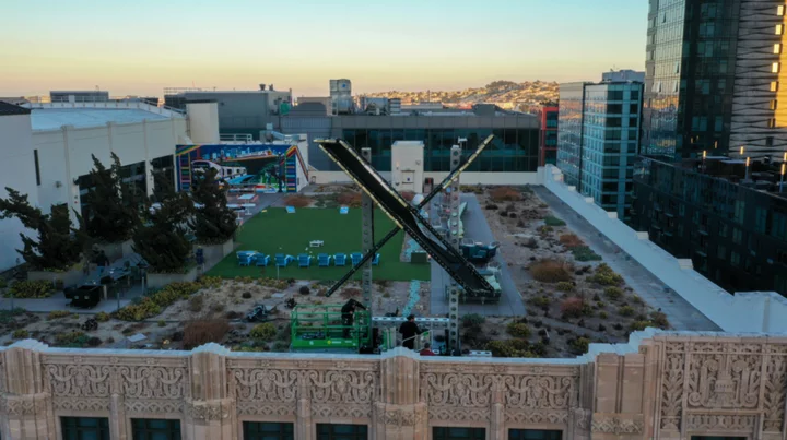 San Francisco Investigating Twitter's Obnoxiously Bright 'X' Roof Sign