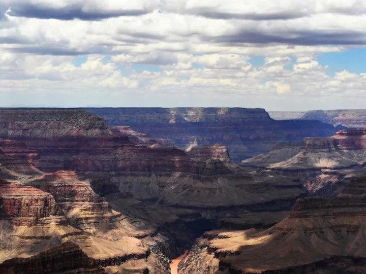 Woman dies while hiking Grand Canyon in excessive heat