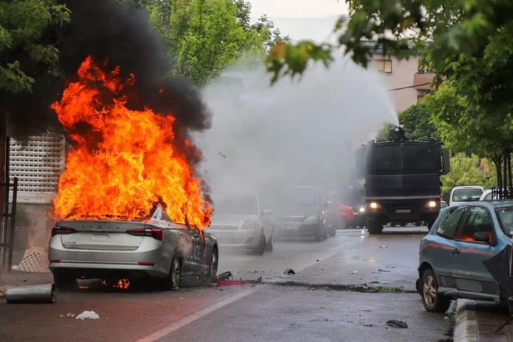 Serbia orders army to Kosovo border after protest clashes