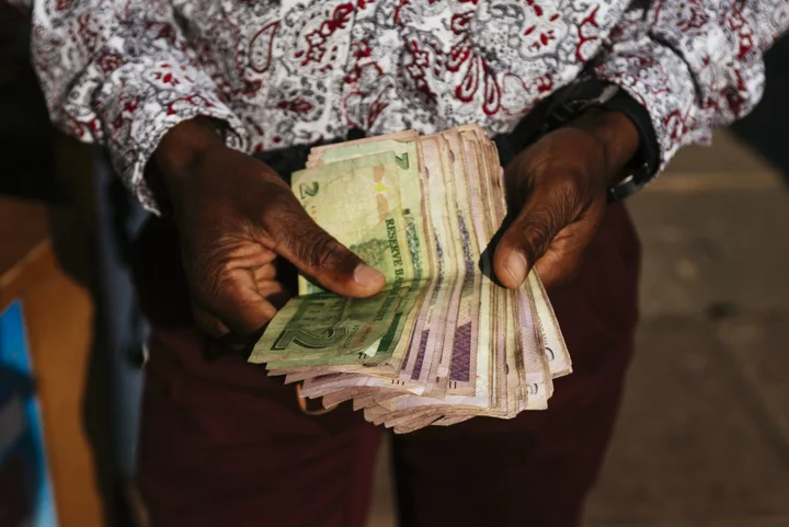 Zimbabwe Stops Short of Free-Floating Currency in Exchange Rate Battle