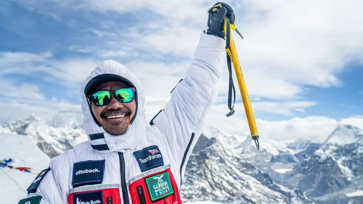 Gurkha in 'world first' bid reaches top of Everest