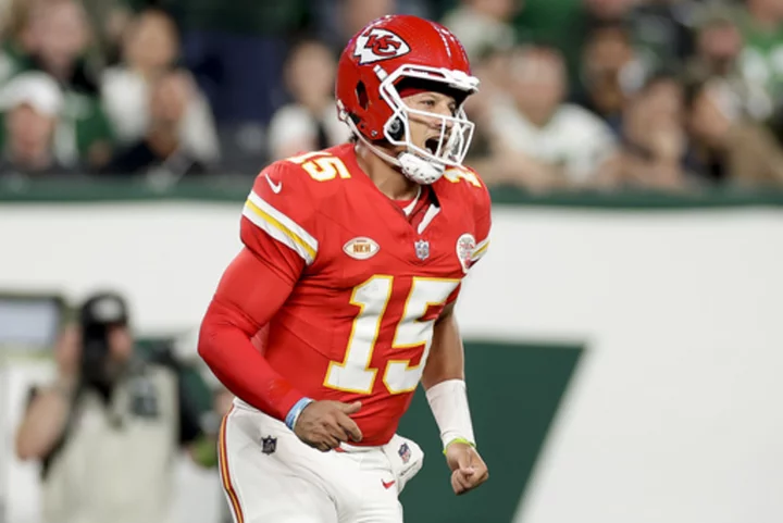 Patrick Mahomes, Chiefs hold on to beat Jets 23-20 with Taylor Swift, Aaron Rodgers watching