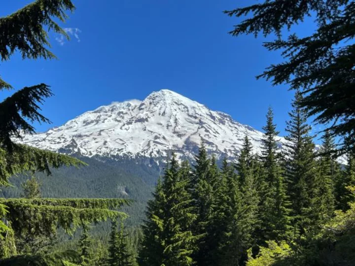 Climber dies near summit of Mount Rainier