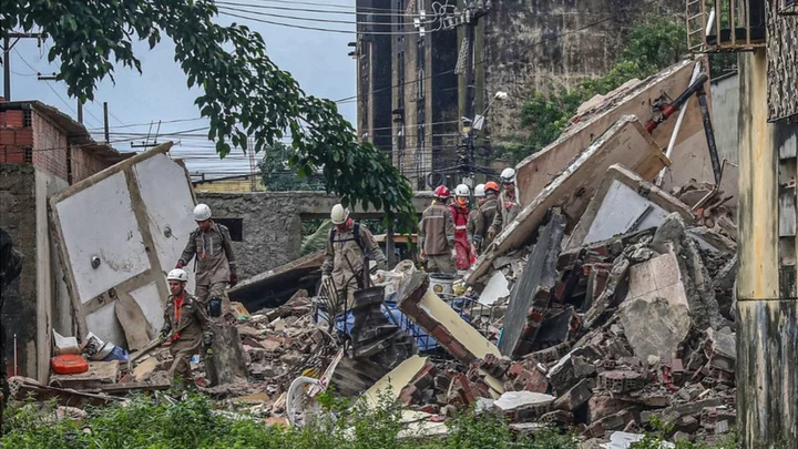 Recife: Eight killed in Brazil apartment block collapse