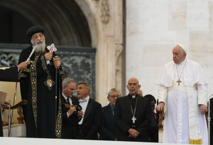 Catholic, Orthodox Coptic popes offer joint Vatican blessing