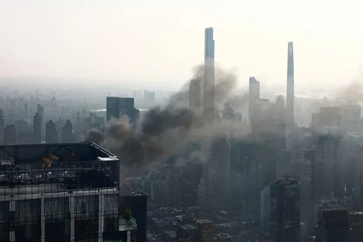 Crane collapses in New York City, multiple people injured