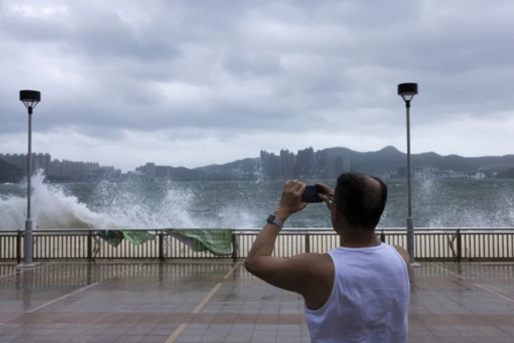 Schools and stock market closed as Hong Kong braces for Typhoon Talim