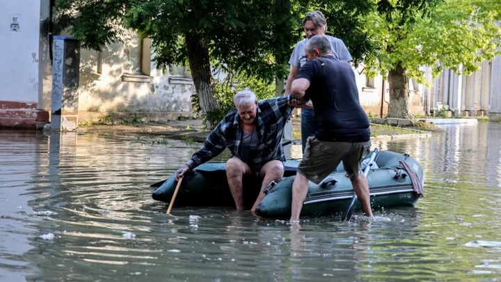 Ukraine dam: UN warns of 'grave consequences' as thousands flee homes