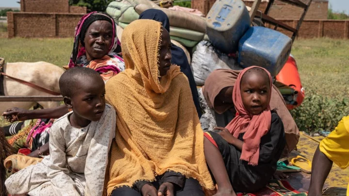 Sudan conflict: Thousands flee fresh ethnic killings in Darfur