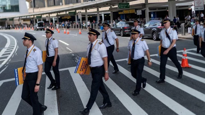 United Airlines pilots union votes to authorize a strike vote