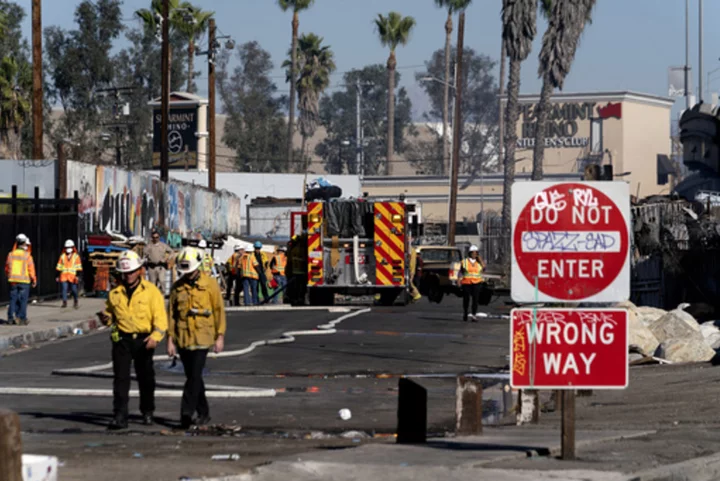 Los Angeles motorists urged to take public transport after massive fire closes interstate