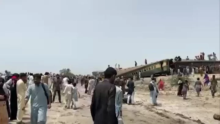 At least 15 killed and dozens injured in Pakistan train accident