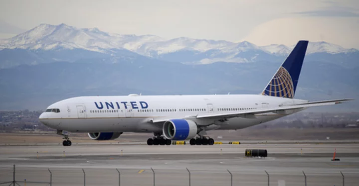 United pilots to picket; airline unions press for higher pay