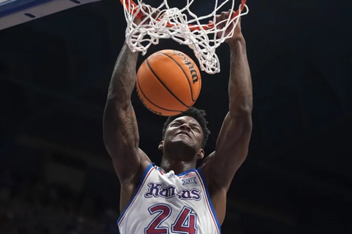 McCullar scores 21 as No. 5 Kansas beats No. 4 UConn 69-65 in showdown of past 2 NCAA champions