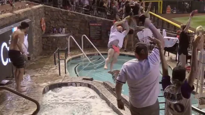 Diamondbacks Fan Does Cannonball Into Ballpark Pool After Game 4 Home Run