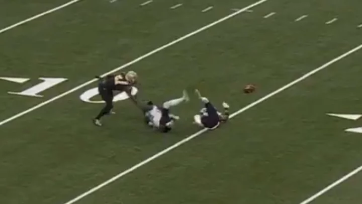 Jaguars Tevaughn Campbell Levels Teammate Jamal Agnew In Punt Return Mishap