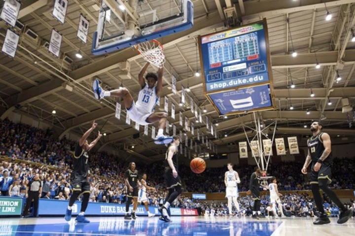 Tyrese Proctor and No. 9 Duke hand La Salle its 1st loss if the season 95-66