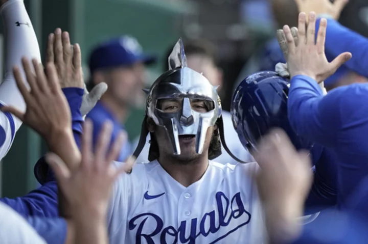 Pratto, Massey, Olivares homer as Royals blast White Sox 9-1