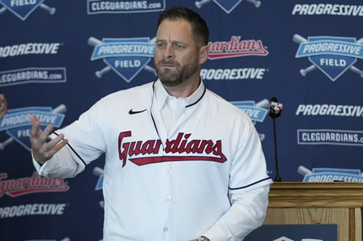 Guardians new manager Vogt rounds out staff, brings back long-time coaches Alomar Jr. and Willis