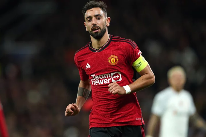 Manchester United captaincy is a heavy burden but Bruno Fernandes is the only choice