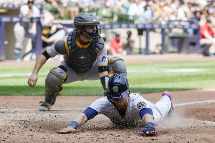 Brewers erupt for 4 runs in 8th, hand Pirates 6th straight loss 5-2