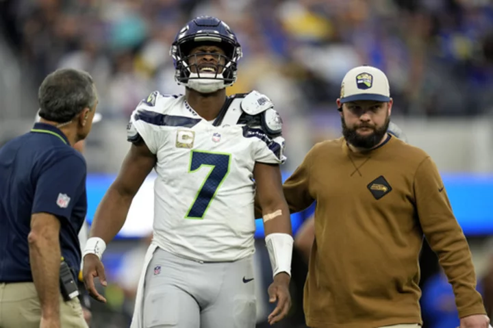 Seahawks QB Geno Smith active vs. 49ers despite right elbow injury