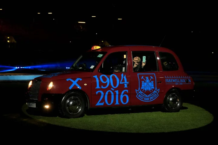 On This Day in 2016 – West Ham beat Manchester United in Upton Park farewell