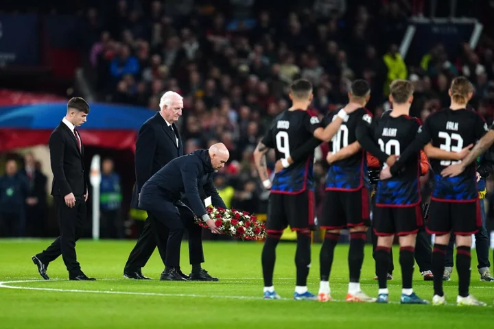 Ten Hag lays flowers in Old Trafford centre circle as Man United pay tribute to Bobby Charlton