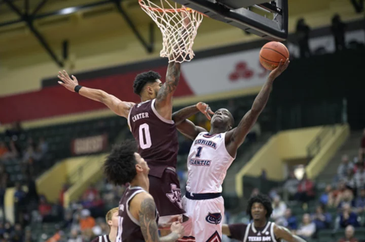 Davis has 26 points, Martin adds 25, No. 19 Florida Atlantic beats No. 12 Texas A&M 96-89