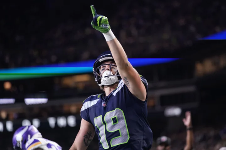 Drew Lock throws 2 touchdown passes to lead Seahawks to a 24-13 win over Vikings