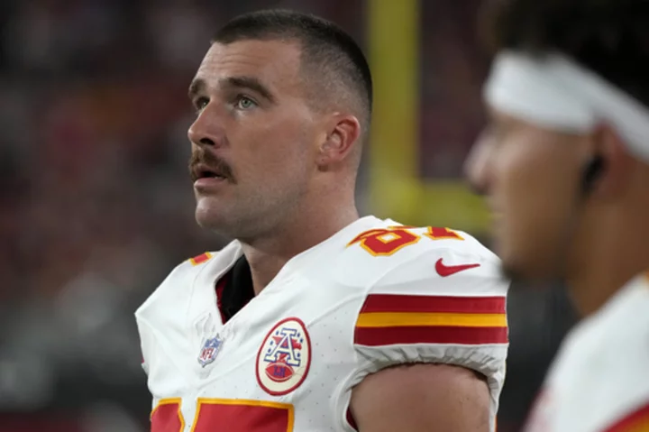 Chiefs' All-Pro TE Travis Kelce hyperextends knee in practice for opener vs Detroit