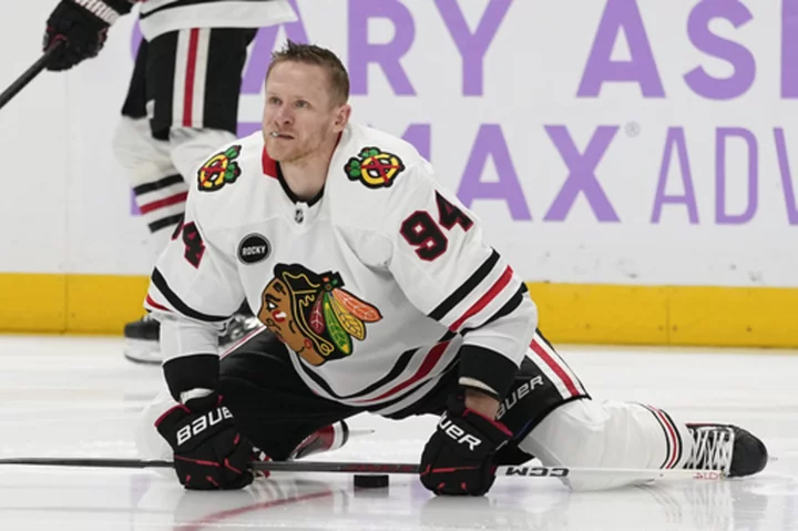 Corey Perry sits again as Blackhawks remain quiet about forward's status