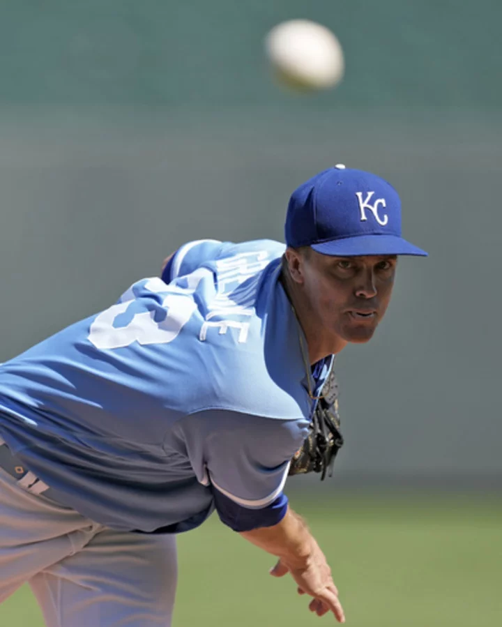 Velázquez homers, Zerpa shuts down Guardians as KC finishes sweep with 6-2 win