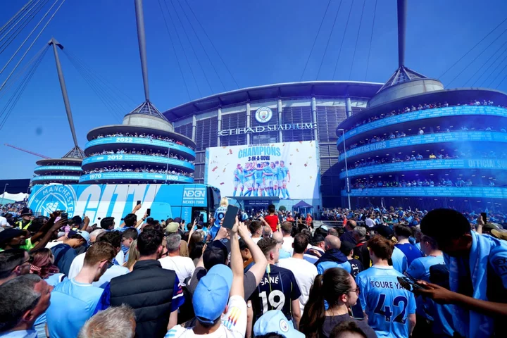 Champions Manchester City given rapturous reception ahead of Chelsea match