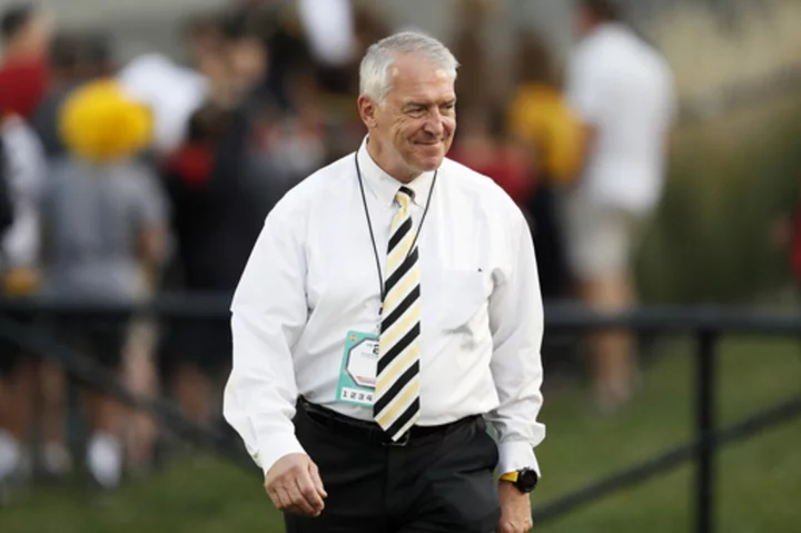 Iowa AD Gary Barta announces retirement after 17 years at Big Ten school