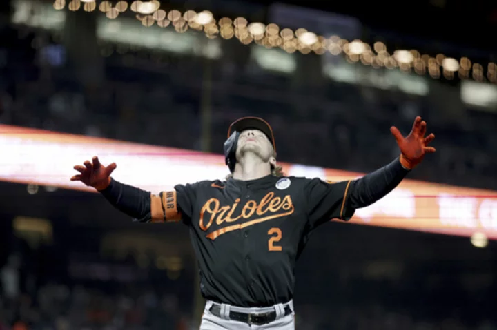 Gunnar Henderson's go-ahead homer in seventh sends Orioles past Giants 3-2